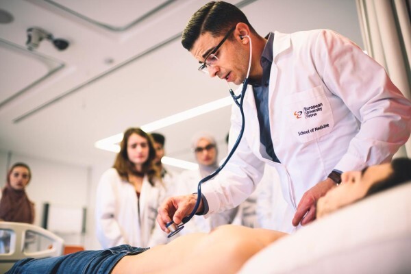 مزایای تحصیل رایگان پزشکی